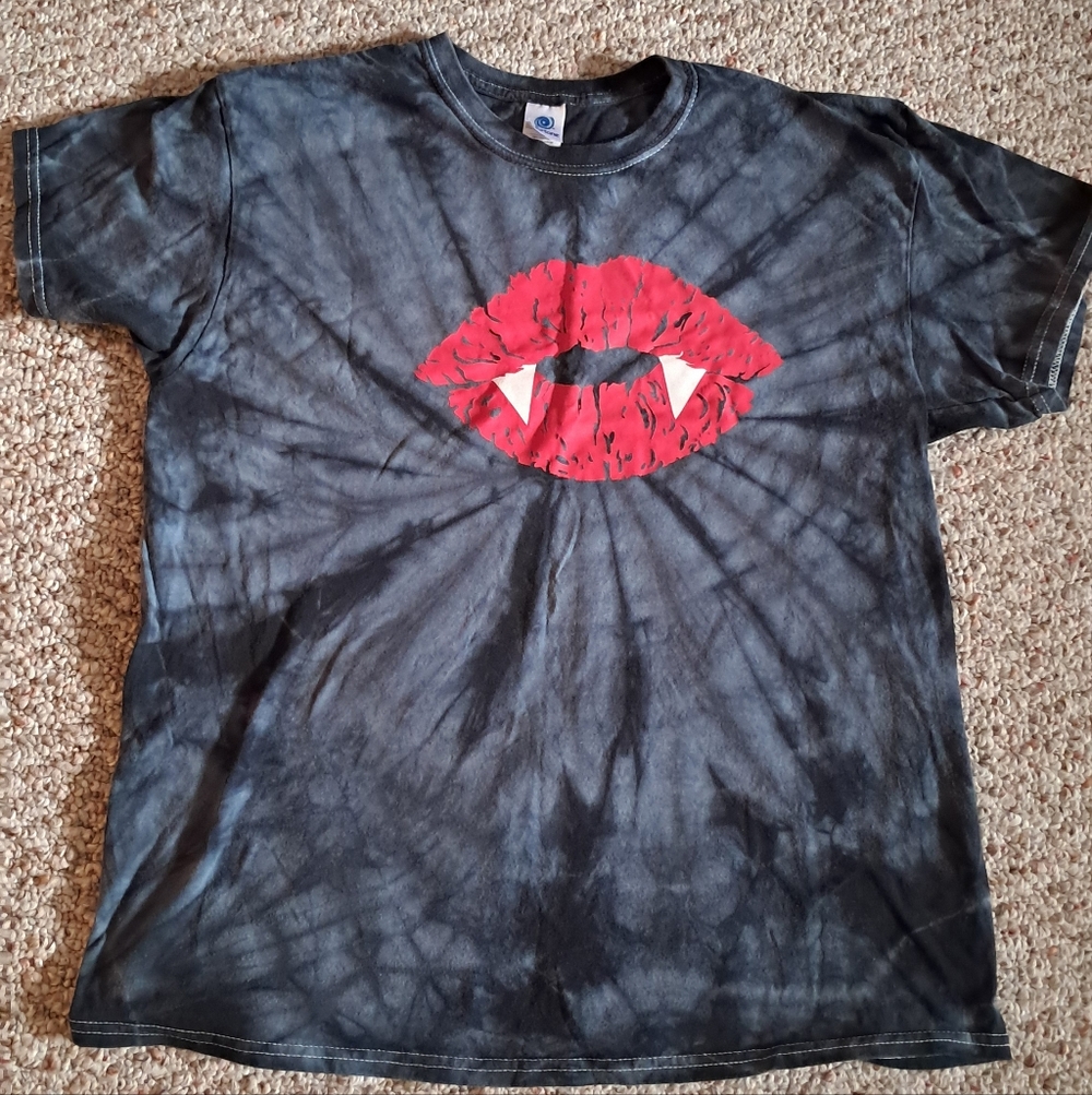Vampire Lips Graphic T-Shirt Halloween Shirt